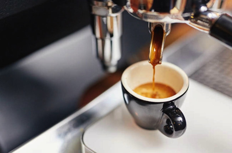 Menikmati Secangkir Espresso Coffee